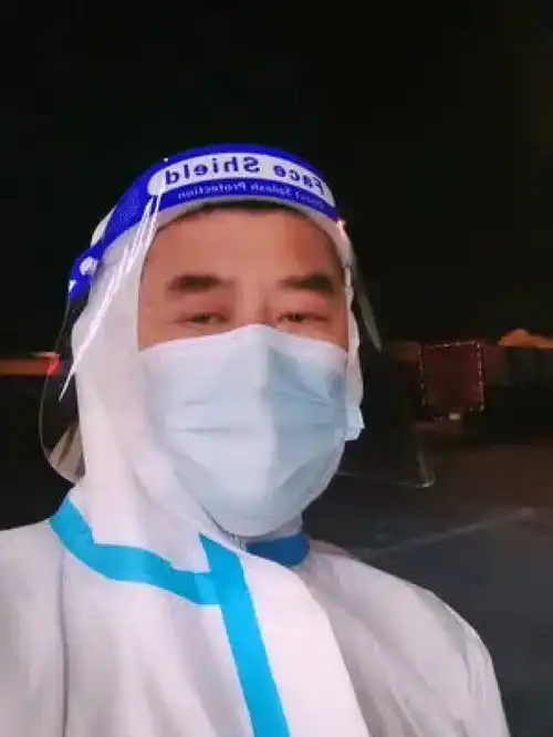 希望大家都带好口罩抗击疫情我们一起努力
