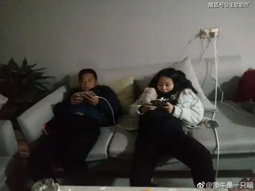 搞笑图片千万不要手贱去翻爸妈的手机分分钟让你现出原形哈哈哈
