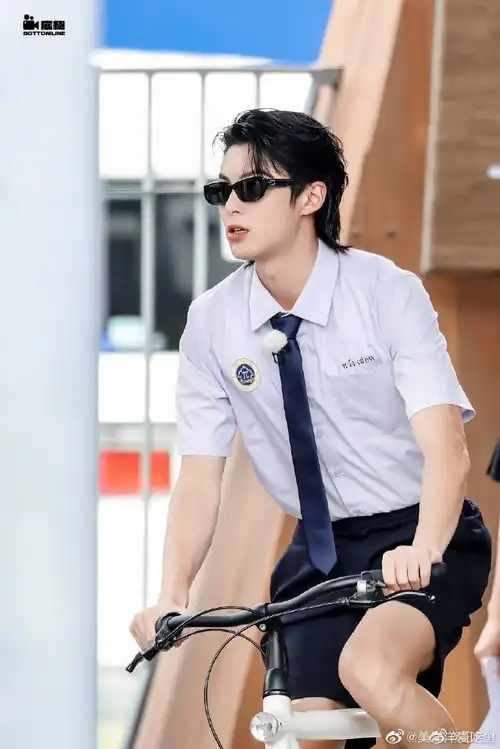 组图奔跑吧泰国录制路透杨颖王鹤棣蔡徐坤校服造型青春
