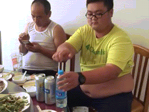 最见不惯装b的人了,这就是下场
