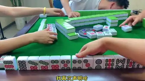 四川麻将海底极中极到手,小姐姐牌技太强,还是让她跑了

