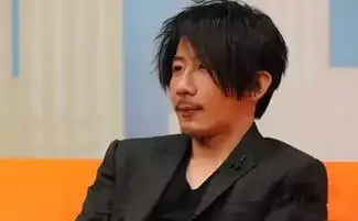 成名于国内,却向日本人下跪,如今很落魄
