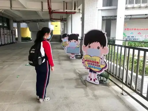 黄埔超2万中学神兽归笼画风是这样的
