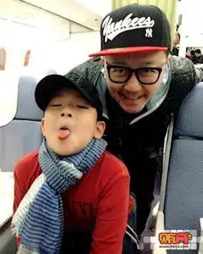 郭涛微博晒妻儿合影表爱意第9页趣闻轶事亲子图库贝瓦网
