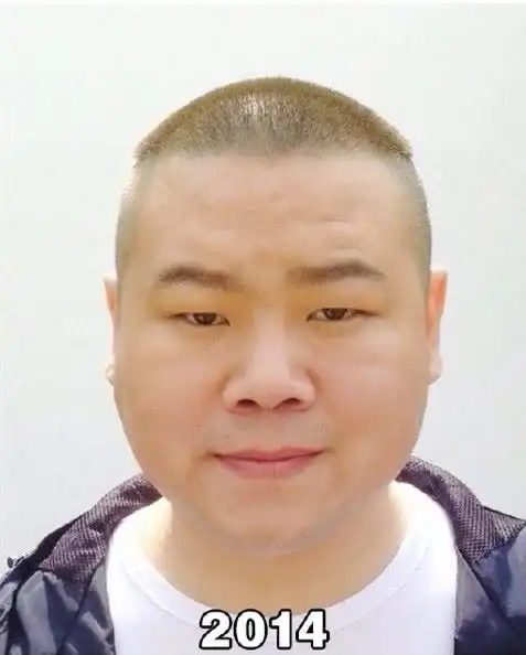 岳云鹏晒20年来自拍照,颜值变化太大,画风跑偏越老越精致
