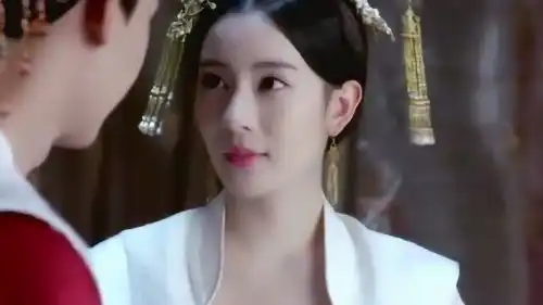 太子妃穿上最美喜服,立马变成了天仙美女,没想到最后只能独守空房
