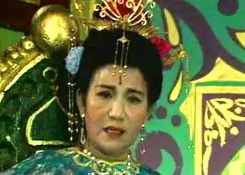 无法重拍的瞬间唐僧搂着观音,如来穿军大衣,八戒骑黑毛驴,沙僧吸烟
