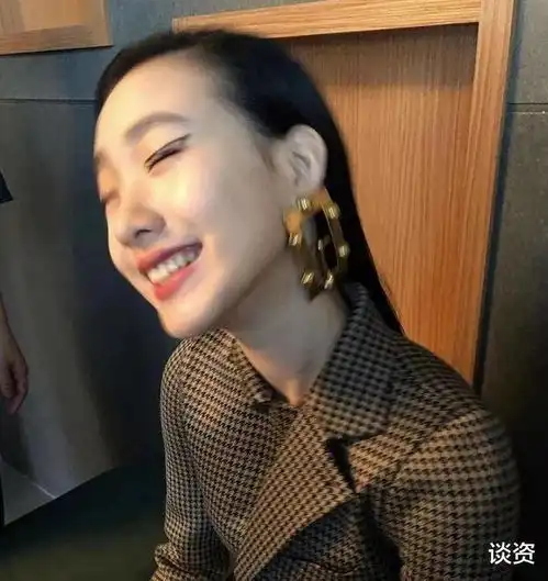 完美诠释女大十八变,小s女儿整容式长大,高级脸显超模气质
