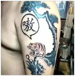 那些年最奇葩的纹身,视力表我忍了,猛虎下山图是认真的吗
