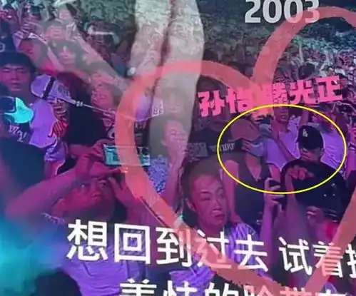 孙怡对女儿不闻不问,母女逛商场,全程无交流,只顾低头玩手机
