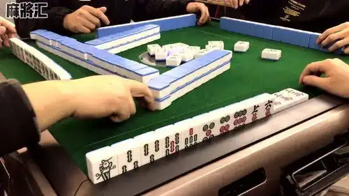 打麻将兵贵神速,手牌优势逼碰布局最终自摸,再牛的对手都防不住
