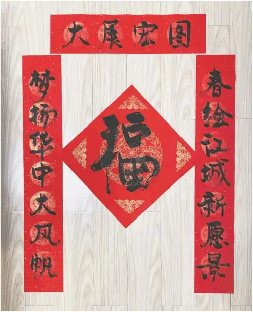 武汉高校为留校学生花式送温暖
