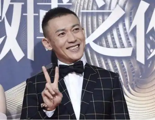 表情凌潇肃走红毯变表情包,聂远可爱卖萌,邓超和林更新搞笑哭表情
