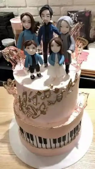 昆凌情商真高和婆婆相处亲密似母女,周杰伦41岁生日场面好温馨
