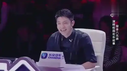 当男子把刘涛照片往台上一挂,撒贝宁都忍不住大笑太搞笑了
