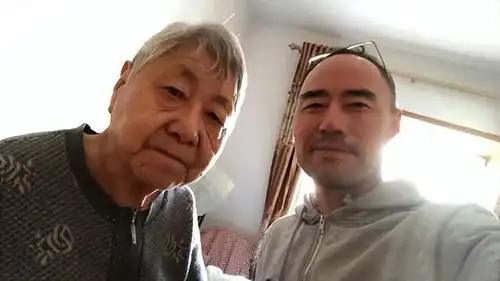 草根逆袭,连汪峰都蹭他们热度,曾火遍全网的旭日阳刚如今怎样了

