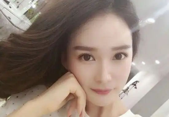 郑爽的替身遭鄙夷杨幂的替身遭嫌弃,替身太像本尊是好事吗
