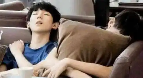 杨紫从小就烦恼的问题,高清镜头下,真的太吃亏了
