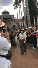搞笑gif动态图男孩我爸已经三天没有打我啦
