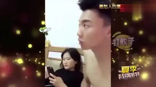 家庭幽默录像小伙假装打蚊子,偷袭身边的老婆,母老虎要发飙啦
