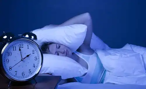 全国3亿人存在睡眠障碍,看到热搜评论,终于搞清楚为啥大家睡不好觉了
