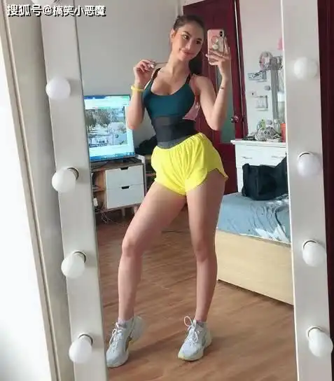 搞笑gif趣图据说这样的美女,看了后都会情不自禁的喜欢
