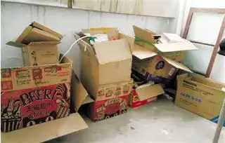 楼道杂物堆的是隐患,堵的是生路
