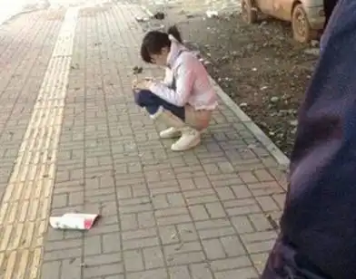 搞笑段子笑话幽默图片你感冒了,还和女友接吻吗
