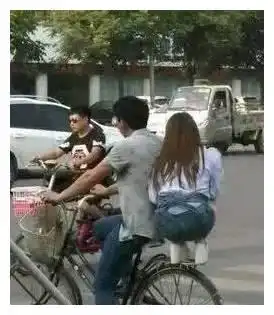 搞笑图片幽默段子笑话哈哈,兄弟你胆子还挺大的啊,不得了哦

