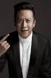 邓超搞怪传授恋爱经验比爱更重要的是包
