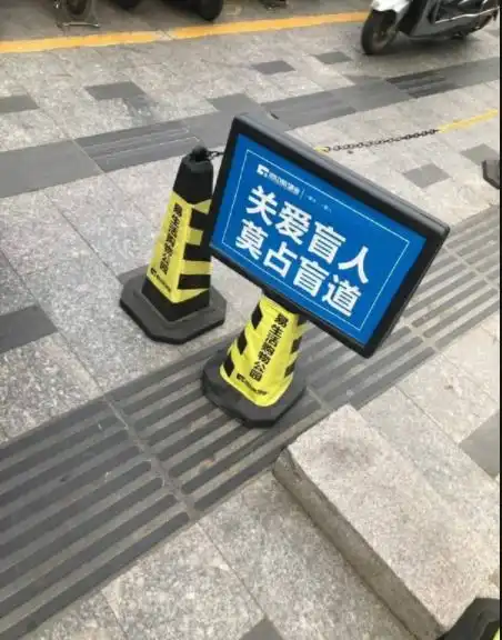 搞笑gif趣图妹子,你这是腿抽筋吗
