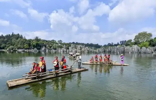 逛云南石林过大年彝味无穷迎新春组图
