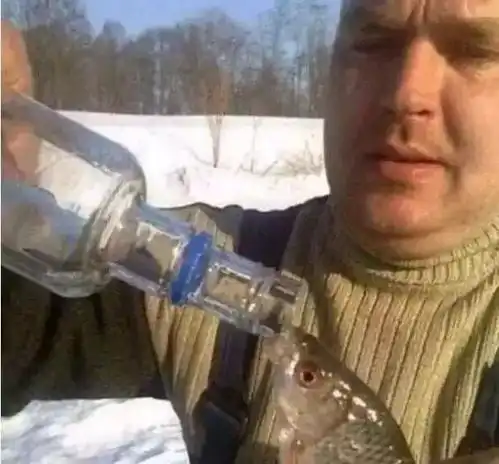 脑袋中弹自己取,高铁坏了胶带补,这届战斗民族还能再硬核一点吗
