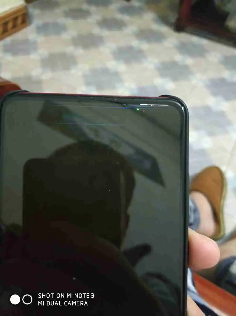 手机摔了下手机黑屏了可能内屏坏了
