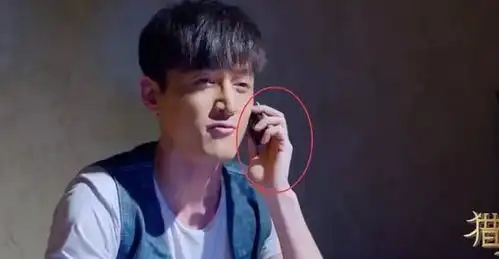 搞笑穿帮镜头,鹿晗这个动作是在敷面膜吗看得我一脸尴尬啊
