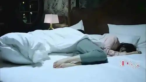 看耿墨池夫妇睡觉真是搞笑
