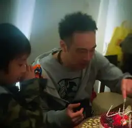 吴镇宇庆生照曝光与费曼比鬼脸场面温馨
