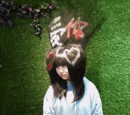 搞笑gif段子天气转热老婆就会用脱毛膏脱腋毛
