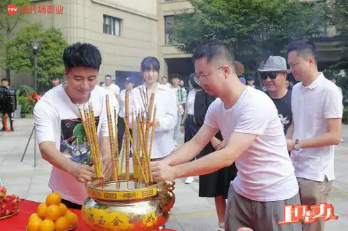 电影上门老丈人爆笑开机,赵四刘小光上演都市奇遇记

