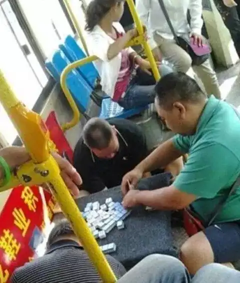 搞笑图片相当重口味的服装
