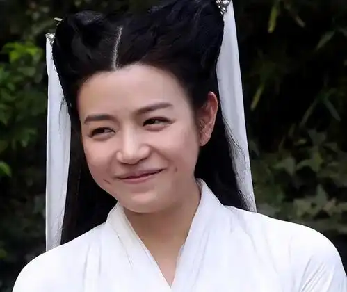 各版本小龙女的微笑,图五不是微笑,是好笑
