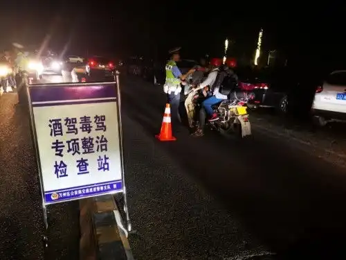 两男子送人回家都被扣12分搭车人的错
