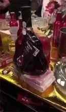 搞笑gif我就想问问这绿帽子是你俩谁的

