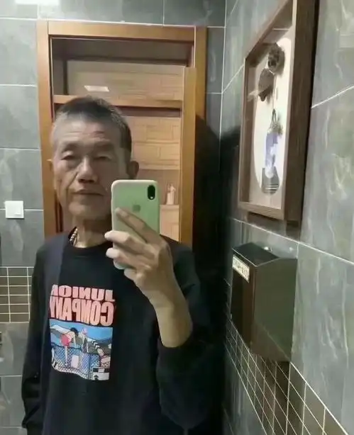 奔现相约海边散步,她突然想喝冰镇可乐,我瞬间开心到飞起来

