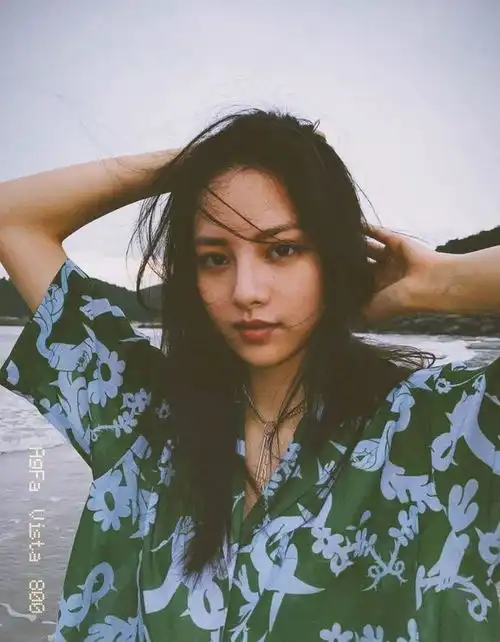 拥有中戏校花之称的她,为何资源平平无奇
