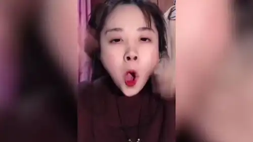 搞笑网友的沙雕时刻美女这姿势看来是谁也不服啊
