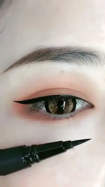 眼线教程展示
