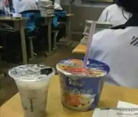 妹子们抢男友抢成这样囧图你俩一左一右给我喂狗粮
