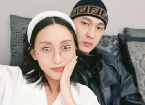 李小璐小鲜肉男友曝光,绯闻对象却已有女友本尊回应瞬间引热议
