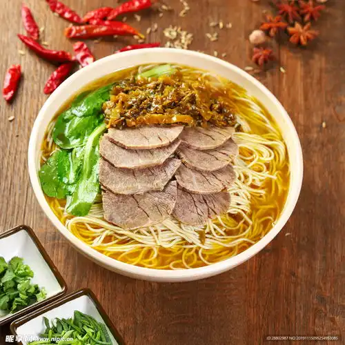 酸菜牛肉面摄影图
